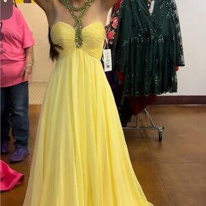 Yellow and green Sherri Hill prom dress!